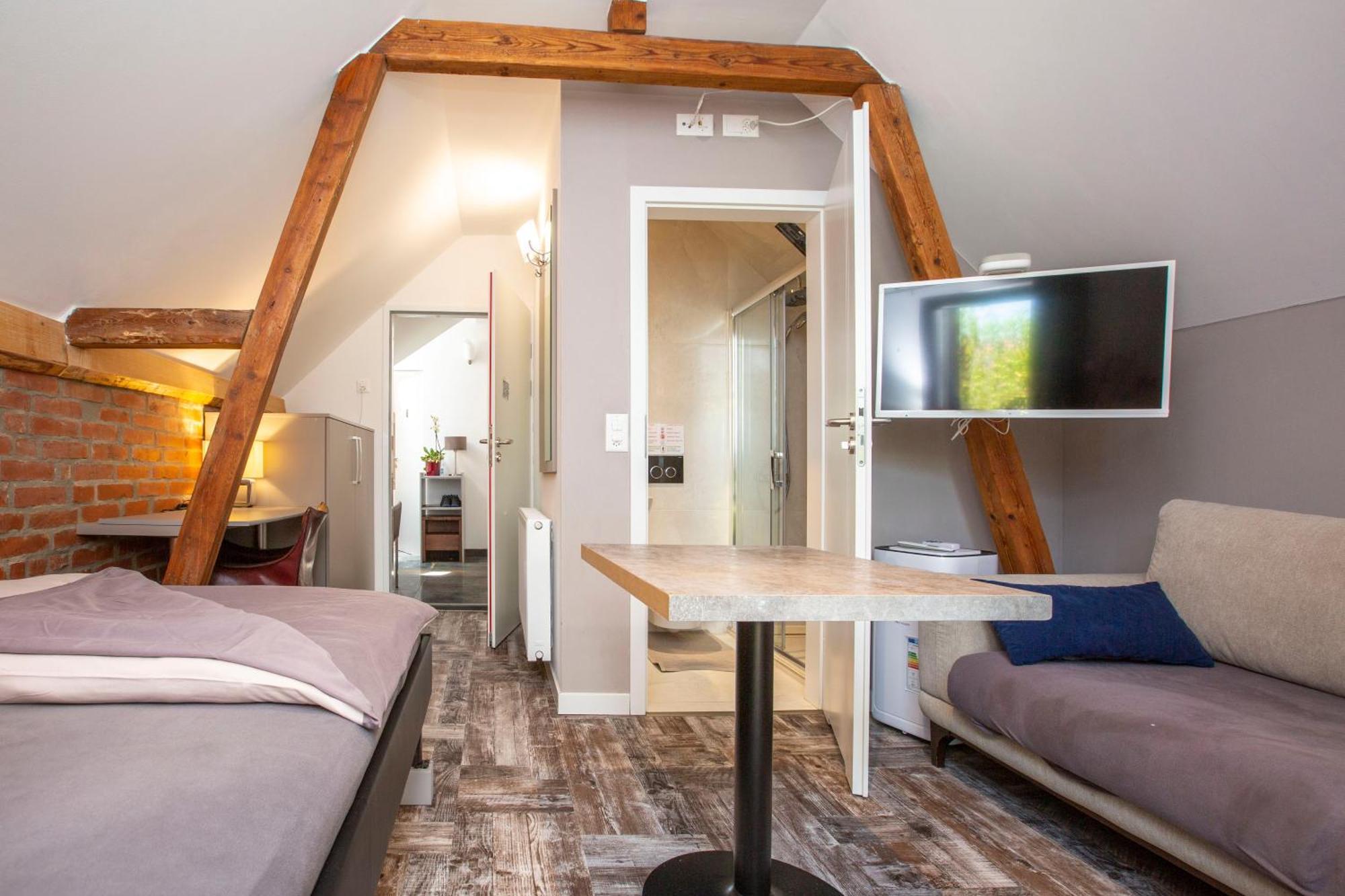 Bnb Comfort Guesthouse Olten - Lostorf Bagian luar foto