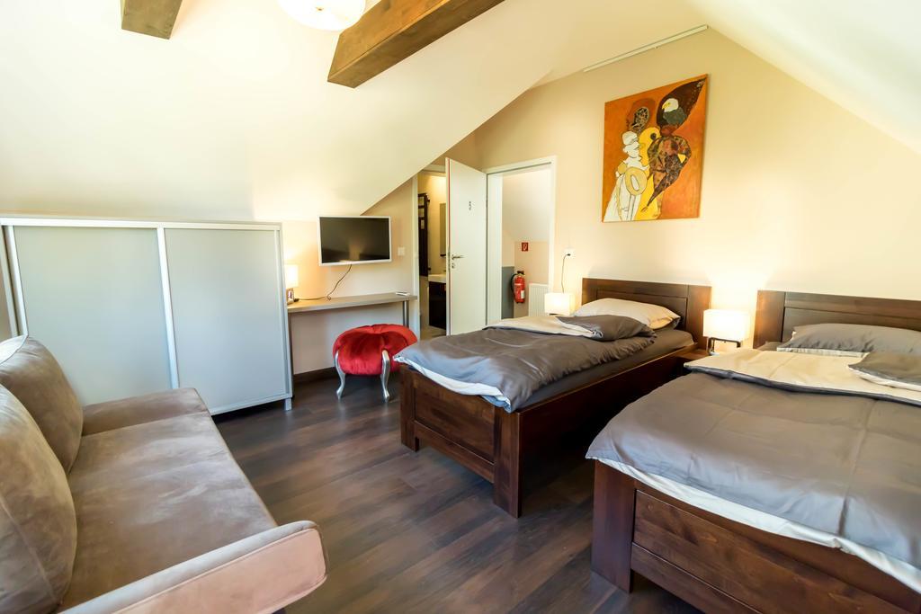 Bnb Comfort Guesthouse Olten - Lostorf Bagian luar foto